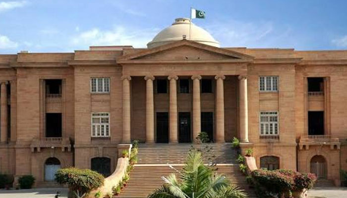 سندھ ہائیکورٹ کا نجی اسکولوں کو جون، جولائی کی فیس اکٹھی وصول نہ کرنے کا حکم